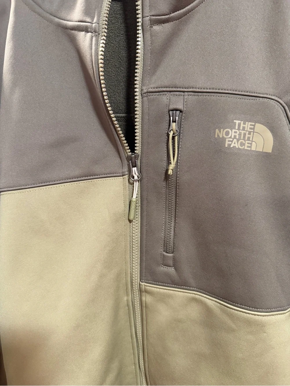 The North Face Men’s XL Apex Risor Hooded Softshell Jacket Olive Green Full Zip